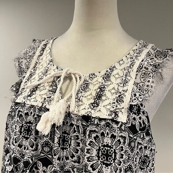 Xhilaration sleeveless a-line mini dress with lace details size‎ large - Picture 2 of 13